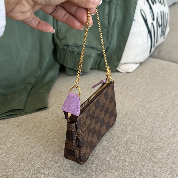 Louis Vuitton Damier Mini Pochette - Picture 5 of 17